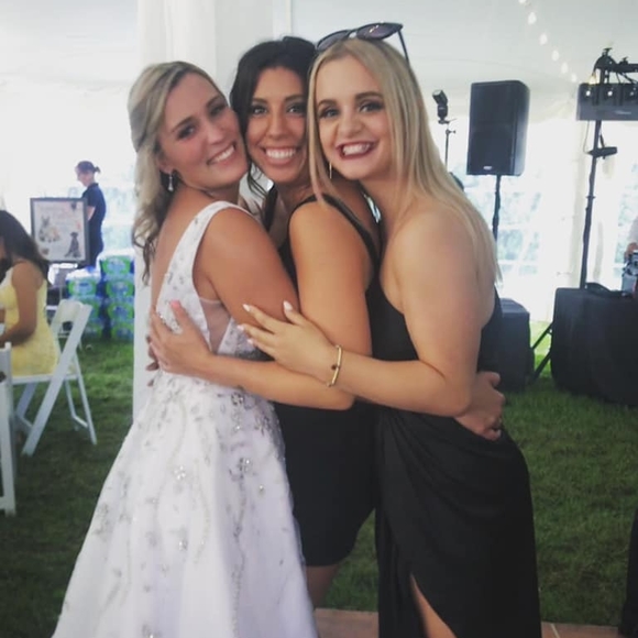 Profile Picture of Haley Nicolopoulos (@h_nicolopoulos) on Poshmark