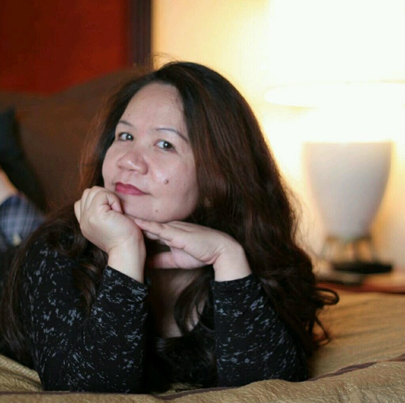 Profile Picture of Ria Nickell (@zus68) on Poshmark