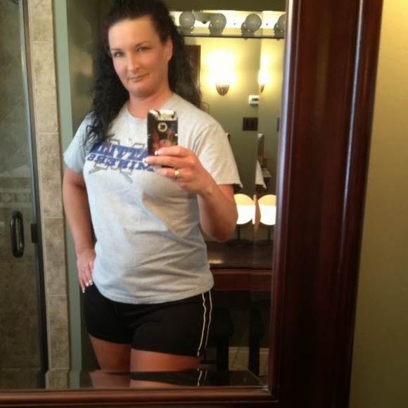 Profile Picture of Cheryl ann Eberwein (@cherannlla) on Poshmark