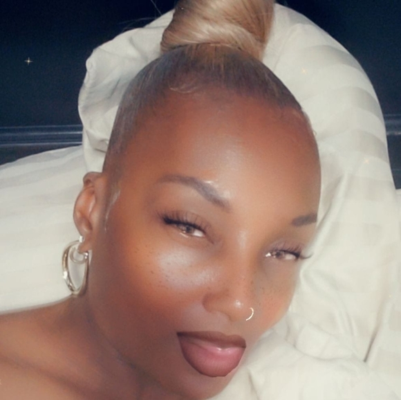 Profile Picture of Thedra Stallionssting (@stallionssting) on Poshmark