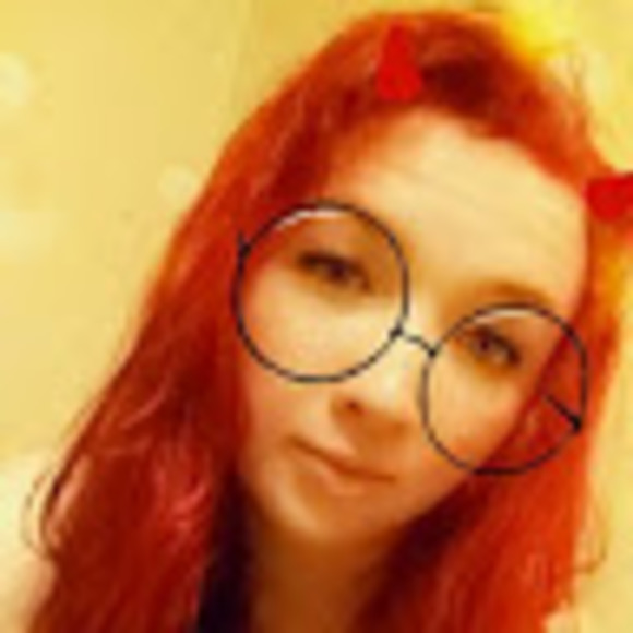 Profile Picture of Taylor Wynant (@taynicole1228) on Poshmark