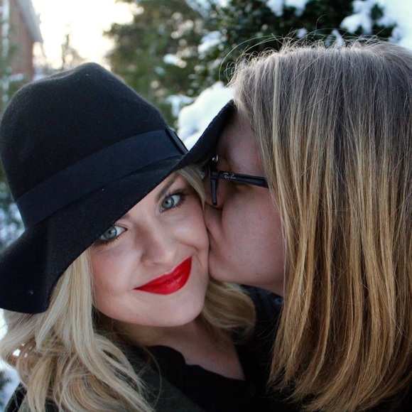 Profile Picture of Alyssa Stender (@abstender) on Poshmark