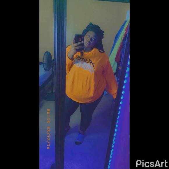 Profile Picture of Jamillia Davis (@jamilliad) on Poshmark
