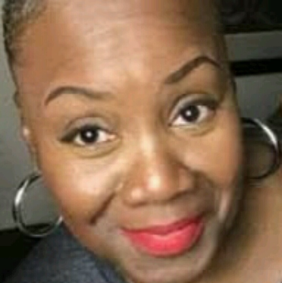 Profile Picture of Kimberly Keaton (@mommakimk) on Poshmark