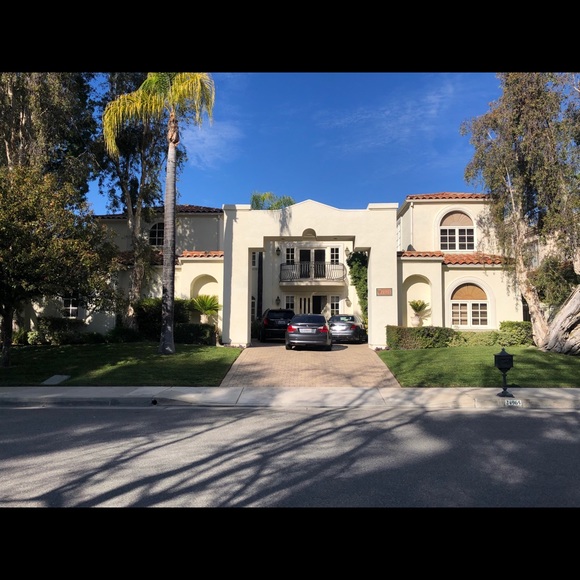 Profile Picture of Philip Lucas (@calakidsposh) on Poshmark