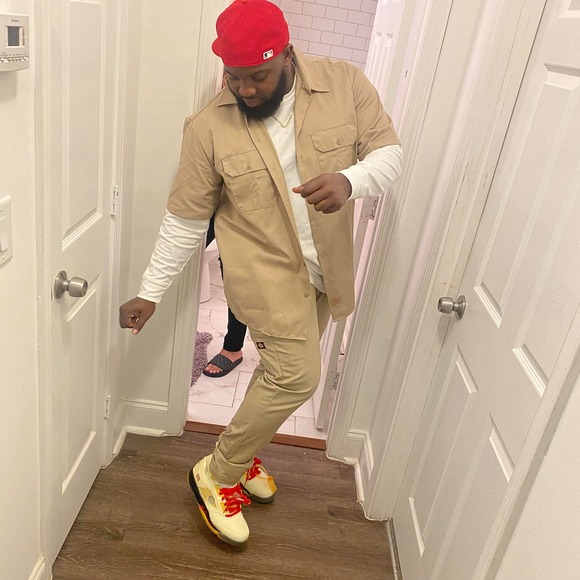 Profile Picture of Aaron Battle (@aaron_battle) on Poshmark