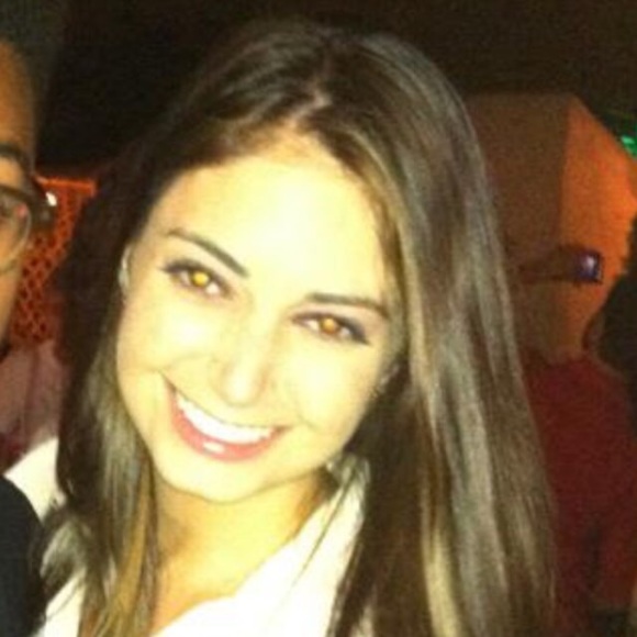 Profile Picture of Mia Hanekamp (@miahanekamp) on Poshmark