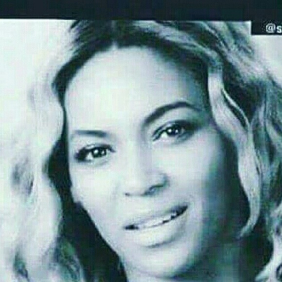 Profile Picture of Julianna Salazar (@juliannacruz) on Poshmark