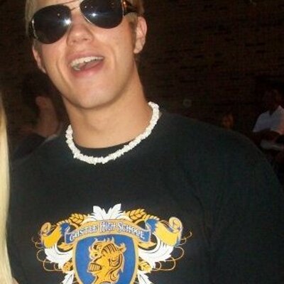 Profile Picture of Stephen Nellis (@Smelly_Nelly14) on Twitter