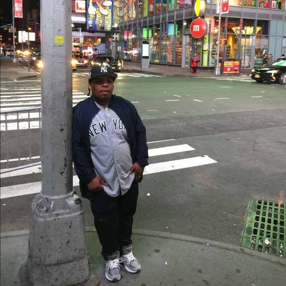 Lionel Viechweg - Poshmark Profile Picture of Lionel Viechweg (@laveichy) on Poshmark