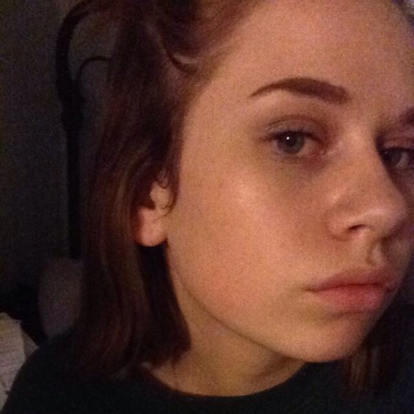 Profile Picture of Ali Betsinger (@alicat155) on Poshmark