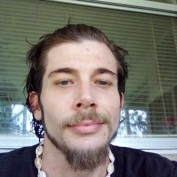 Profile Picture of Brinson Savage (@savagelif352) on Poshmark