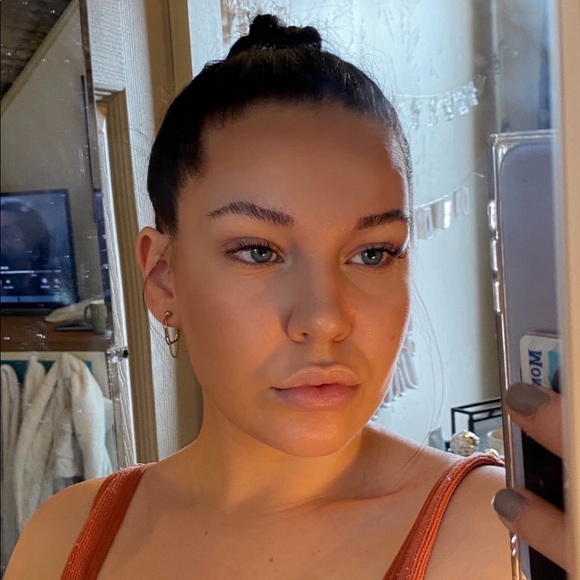 Profile Picture of Tori Guenzler (@toriguenzler) on Poshmark