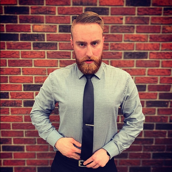Profile Picture of Alex Gill (@alexgill31) on Poshmark