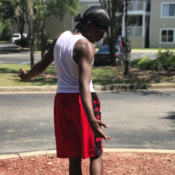 Profile Picture of Adrian Oliver (@kale04320) on Poshmark