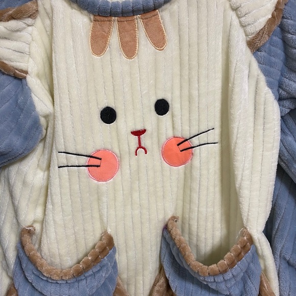 Profile Picture of Ning Zhang (@wh131414) on Poshmark