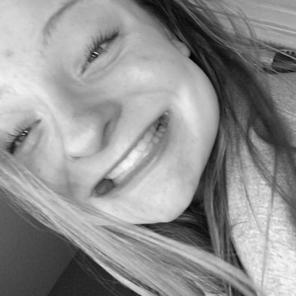 Profile Picture of Laney Alexander (@laneykai13) on Poshmark