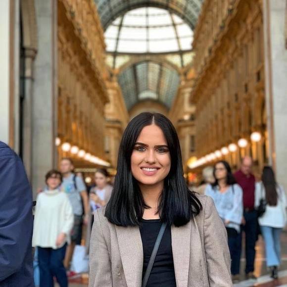 Profile Picture of Ashley Murty (@ashleymurty) on Poshmark