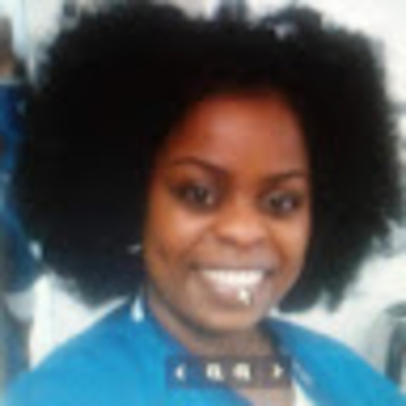 Profile Picture of Rowena Campbell (@rowenacampbell) on Poshmark