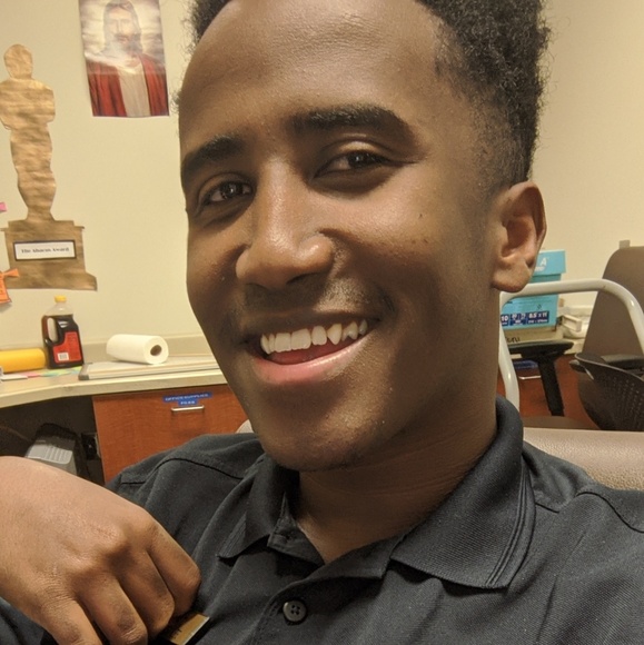 Profile Picture of Getch Dundon (@getchd) on Poshmark