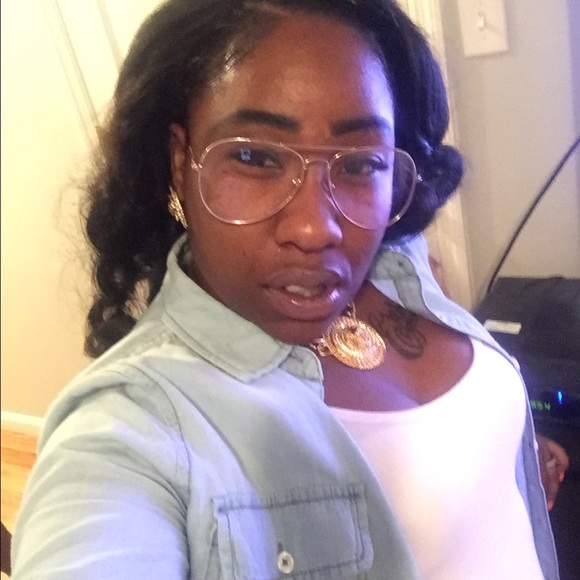 Profile Picture of Joanna Walls (@joannaliveslife) on Poshmark