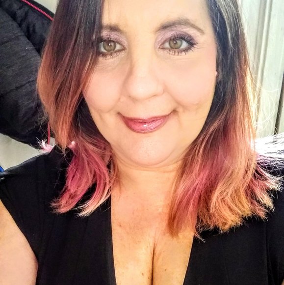 Profile Picture of Traci Duplayee (@traciduplayee) on Poshmark