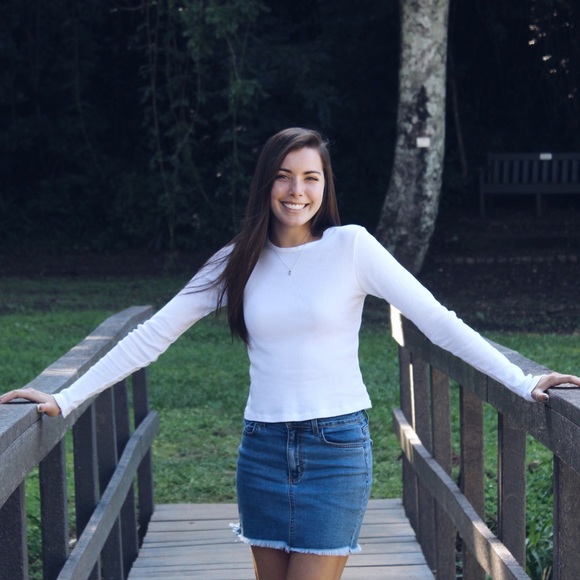 Profile Picture of Naomi Potts (@naomipotts) on Poshmark