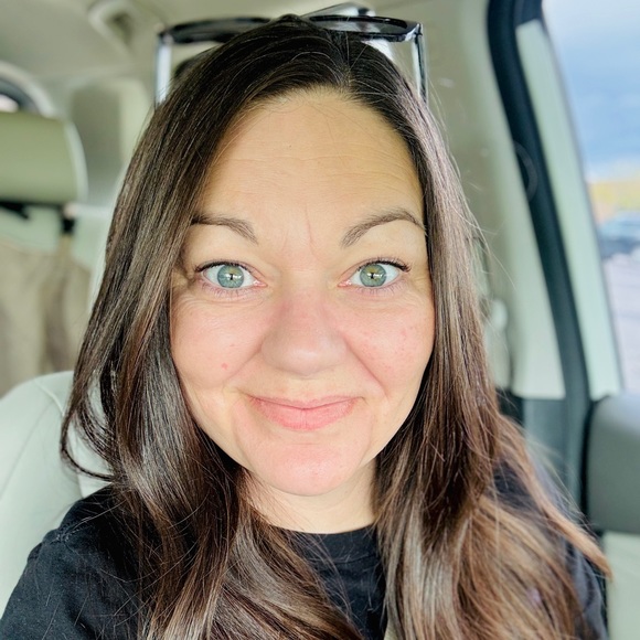 Profile Picture of Brittney Simonette (@bnsimonette) on Poshmark