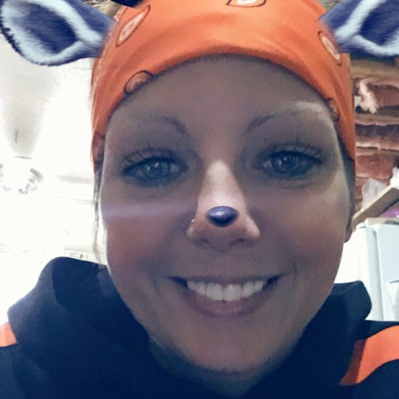 Profile Picture of Amanda Chambers (@achambers4) on Poshmark