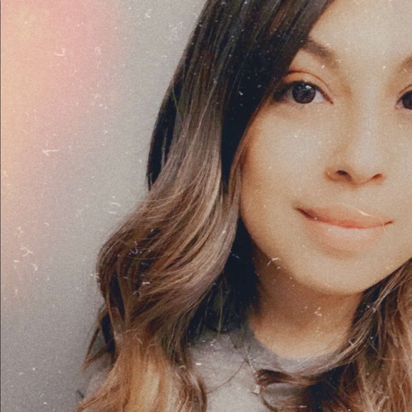 Profile Picture of Sarah Espinoza (@sarahtheera) on Poshmark