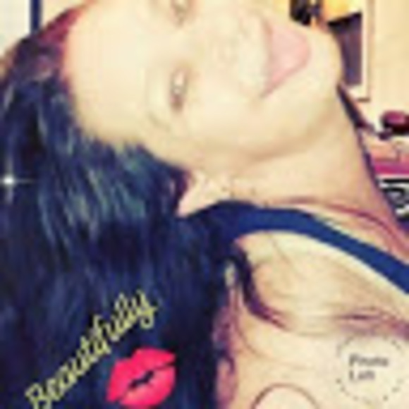 Profile Picture of Cindy Gann (@cindygann19) on Poshmark