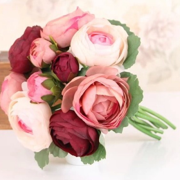 Profile Picture of Mona Yu (@mvssy) on Poshmark