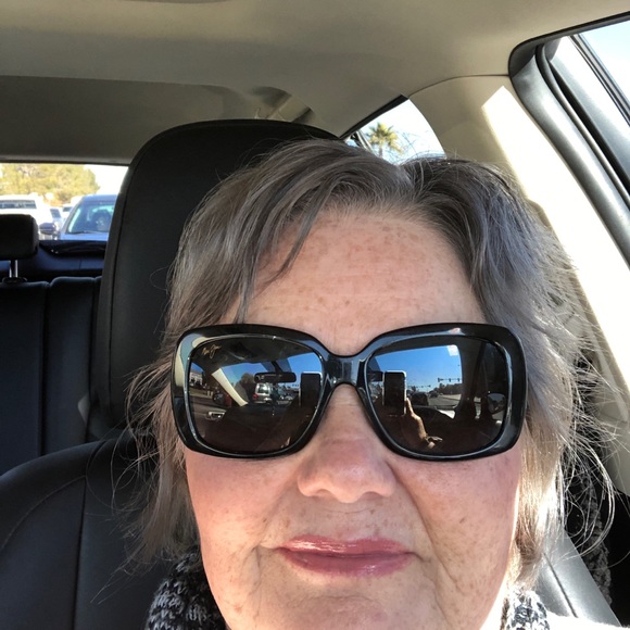 Profile Picture of Suzanne Foss (@suzannefoss) on Poshmark