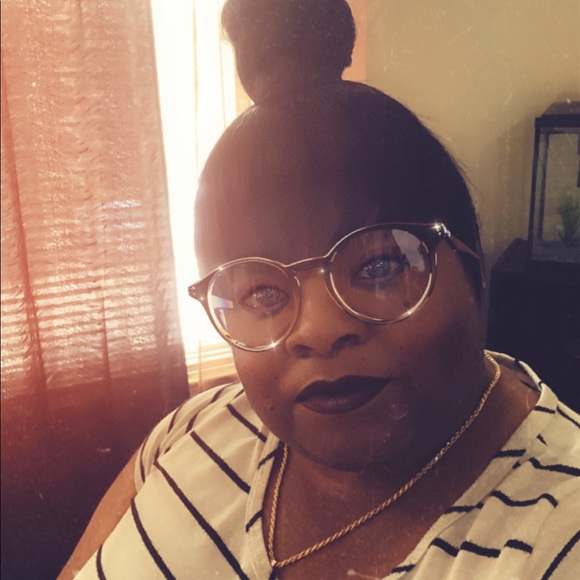 Profile Picture of Tamora Warner (@tamorawarner) on Poshmark