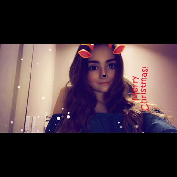 Profile Picture of Bella Tarrow (@btarrow04) on Poshmark