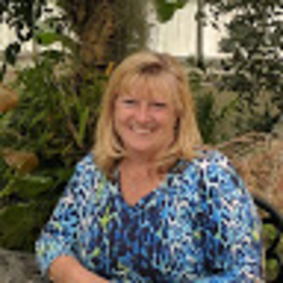 Profile Picture of Donna Reukauf (@dczarnecki3211) on Poshmark