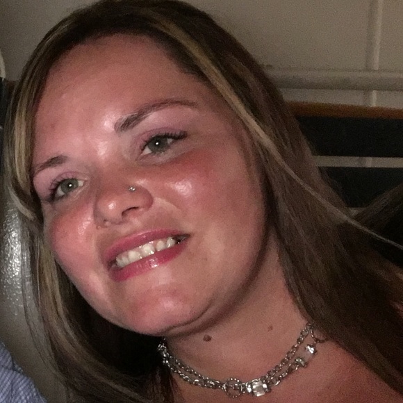 Profile Picture of Stephanie Haybron (@haybron33) on Poshmark