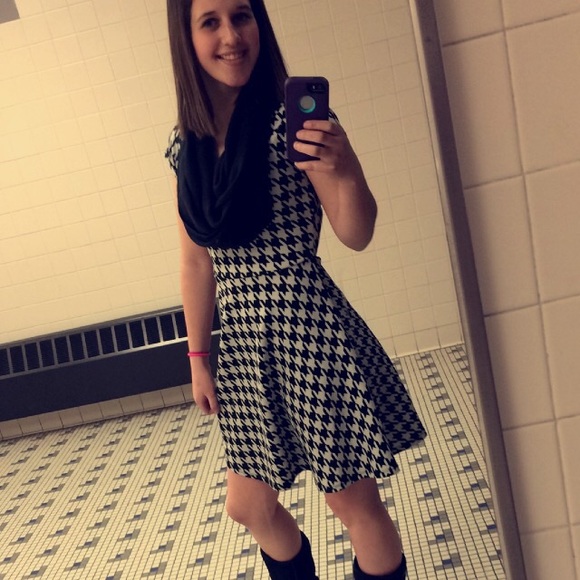 Profile Picture of Lucia Falciani (@luciaanne56) on Poshmark