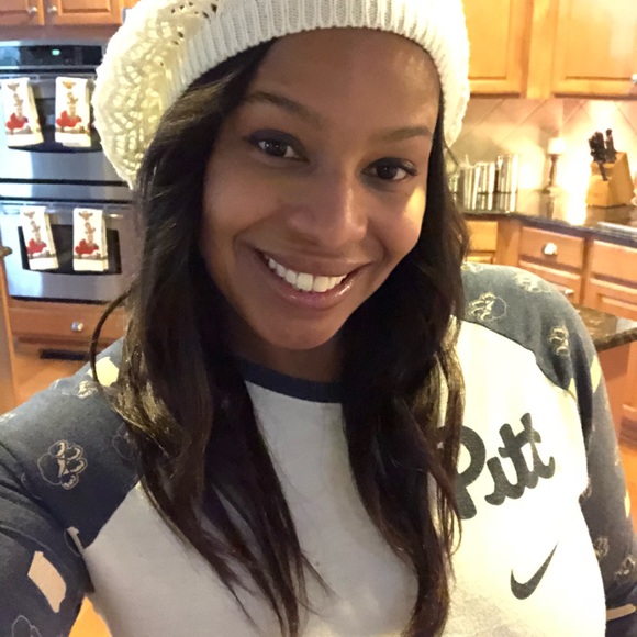 Profile Picture of Kaleisha Flythe (@flythekc) on Poshmark