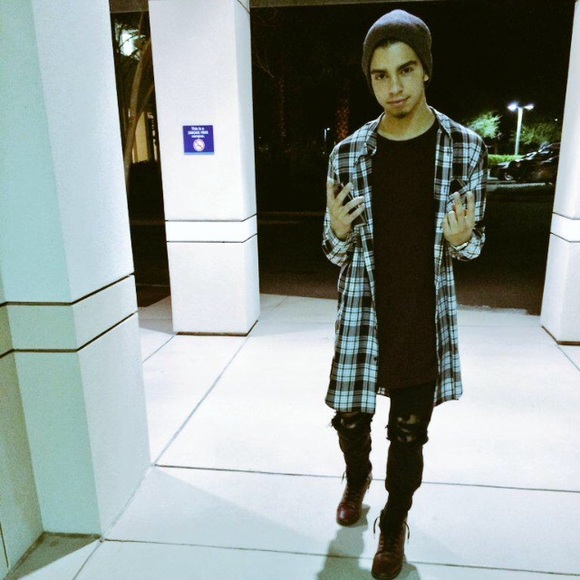 Profile Picture of Daniel Rosario (@inthecut_danny) on Poshmark