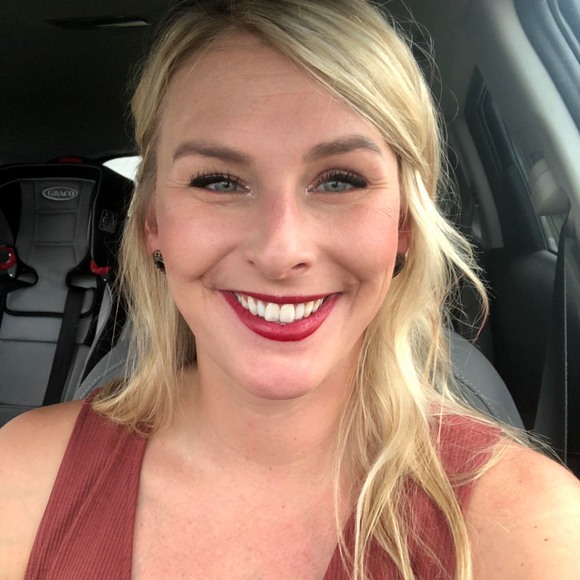 Profile Picture of Dustina Schroder (@dtina09) on Poshmark