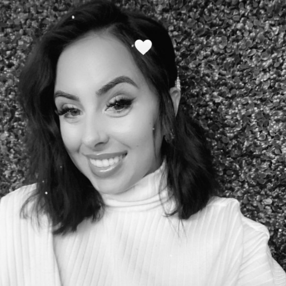 Profile Picture of Crystal Corsatea (@cncorsatea) on Poshmark