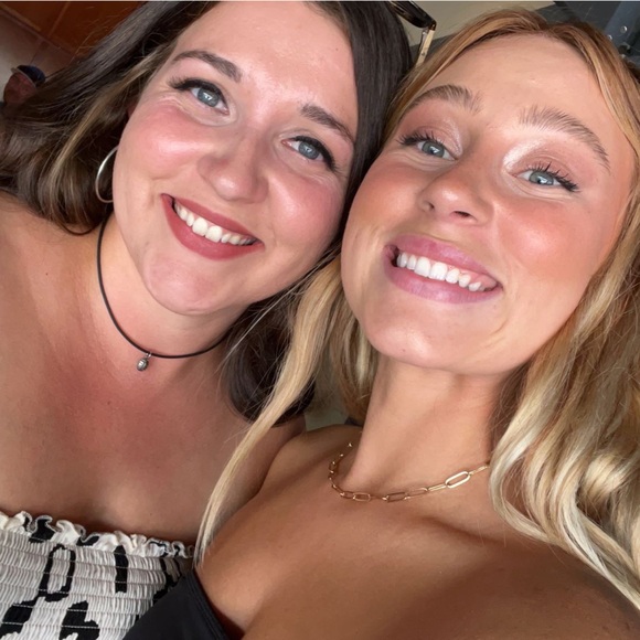 Darrien Postlewait - Poshmark Profile Picture of Darrien Postlewait (@darrienhp) on Poshmark