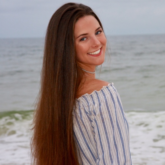 Profile Picture of Julia Estes (@juliaestes) on Poshmark