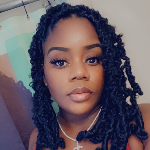 Profile Picture of Marcedas Kemp (@mlkemp122) on Poshmark