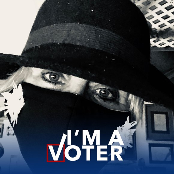 Profile Picture of Dee Czora (@tobeor2b) on Poshmark