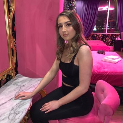 Profile Picture of Lucy (@lucychatfield1) on Twitter