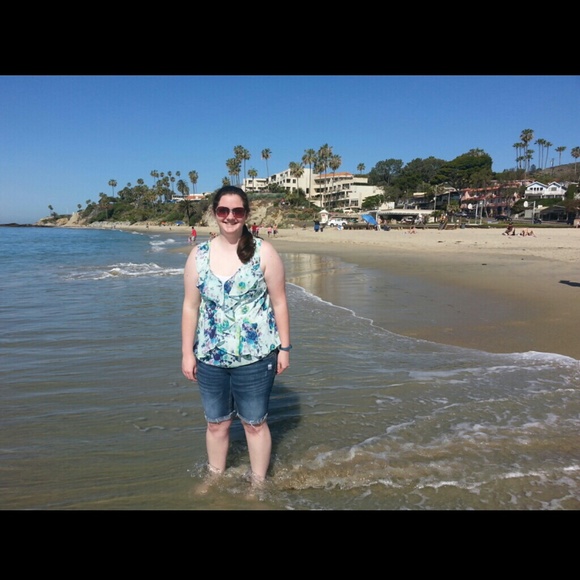 Profile Picture of Nicole Trypus (@net5229) on Poshmark