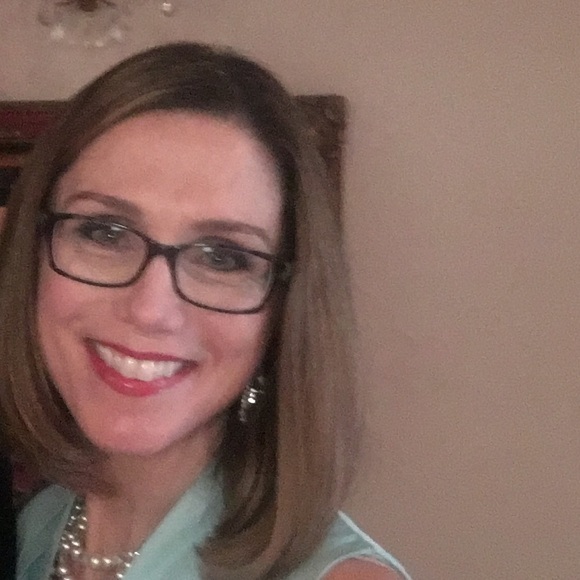 Profile Picture of Charlotte Metcalfe (@qwpoflute) on Poshmark