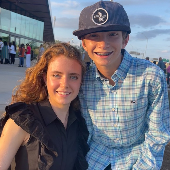 Profile Picture of Avery Hamlin (@avery_hamlin) on Poshmark